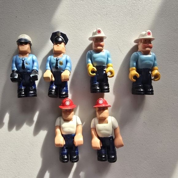 Vintage Fisher Price 2 Police And 4 Fireman Lot. - Picture 1 of 5